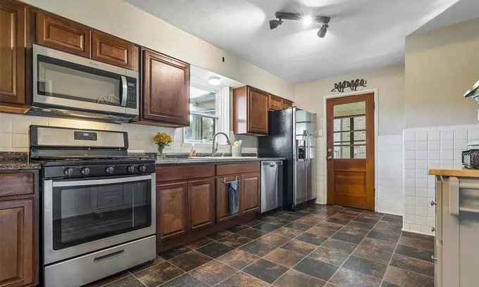 Florissant House | Charming 2-bedroom house in lovely Florissant with AC, has lots of light.