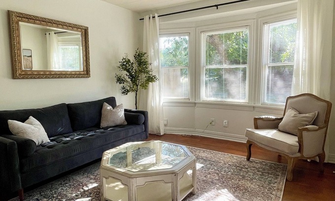Fort Worth House | Charming 2 Bedroom Home - 5 min from Downtown with Spacious Backyard!