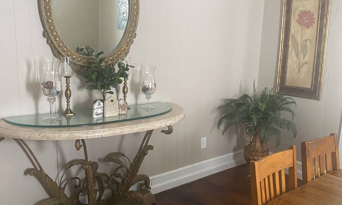 Greensburg House | Charming 2-bedroom house with WiFi, AC in brilliant Greensburg