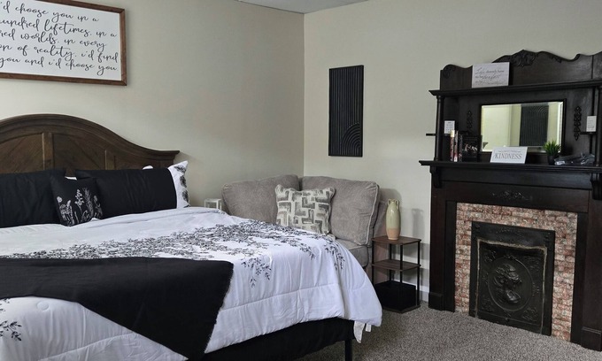Portland House | Charming 2-bedroom house in close proximity to the YUM Ctr, the Downs, etc.