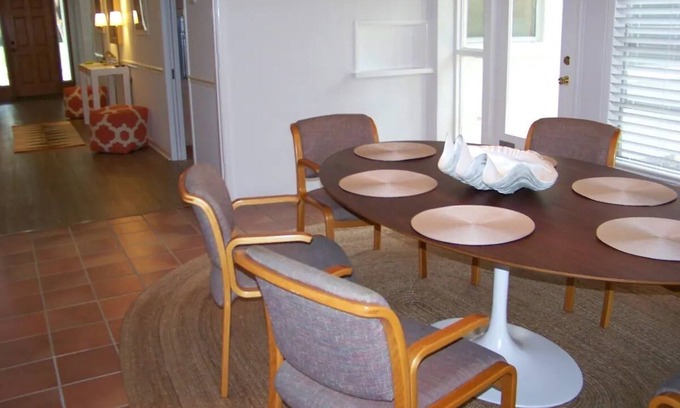Central Beach House | Charming 2-bedroom house with AC, WiFi in peaceful Vero Beach