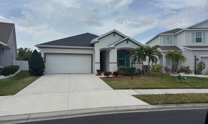 Trailer Estates House | Charming 2-bedroom house in a great location in Bradenton with WiFi, AC and spa.