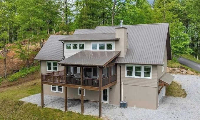 Cullowhee House | Charming 2-bedroom house in peaceful Cullowhee with AC
