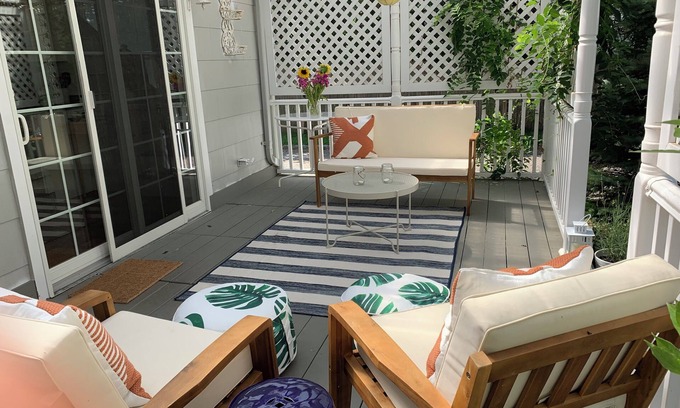 Greenport House | Charming 2-bedroom house in Greenport. Walk to a vineyard and 67 Steps Beach