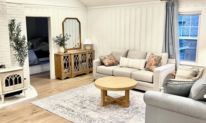 Southern Coast House | Charming 2-bedroom home, walking distance to Ferry + Bayview Beach in Saco