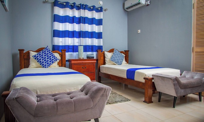 Caribbean Estates House | Charming 2-bedroom house in fabulous Portmore with WiFi, AC
