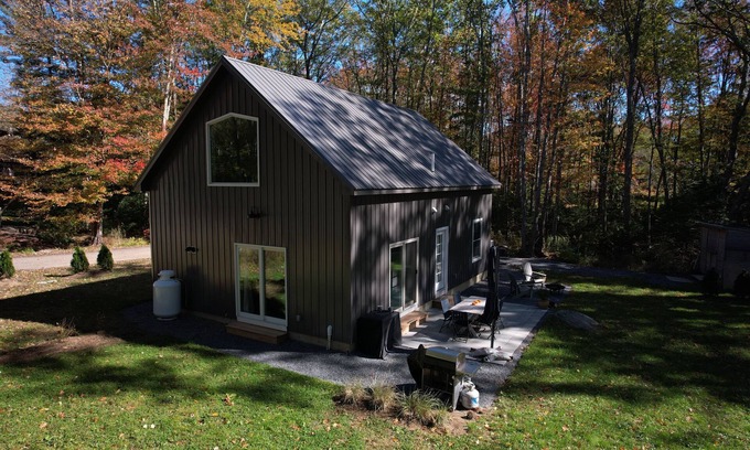 Boothbay House | Charming 2-bedroom house only 8 minutes from Boothbay Harbor.