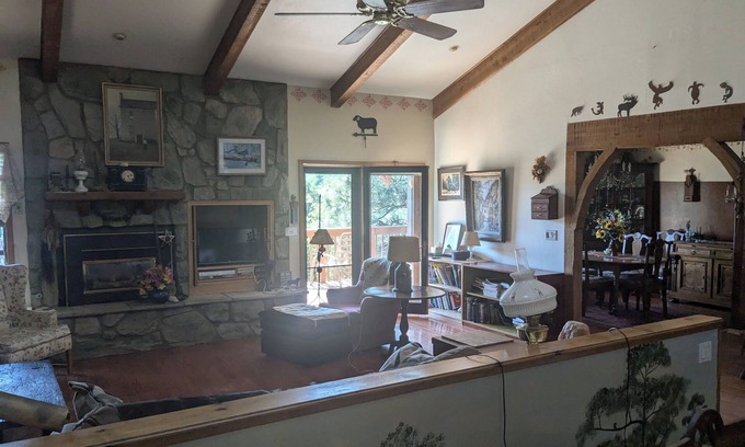 Iron Springs House | Charming 2-bedroom house in terrific Prescott with WiFi, AC