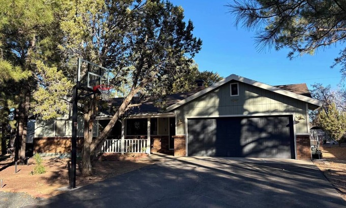 Show Low House | Charming 2-bedroom house with AC and WiFi in cool Show Low