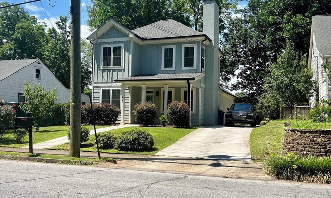 Hapeville House | Charming 2-bedroom house in fantastic Atlanta with WiFi, AC