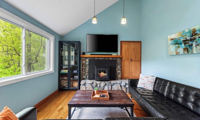 Campton House | Charming 2-bedroom house in Waterville Estates-sleeps 8!