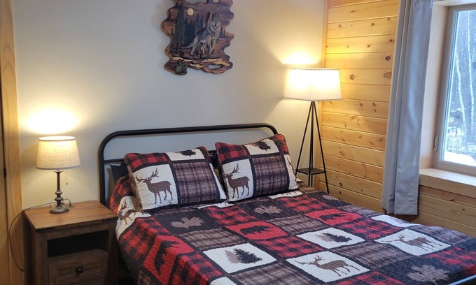 Winter House | Charming 2-bedroom house near Loretta