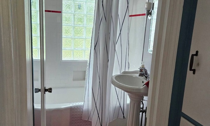Oshkosh House | Charming 2-bedroom house with AC and WiFi in amazing Oshkosh. 3 miles to EAA.