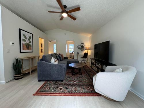 Saugatuck House | Charming 2-bedroom house in Saugatuck with AC, WiFi, Pet Friendly