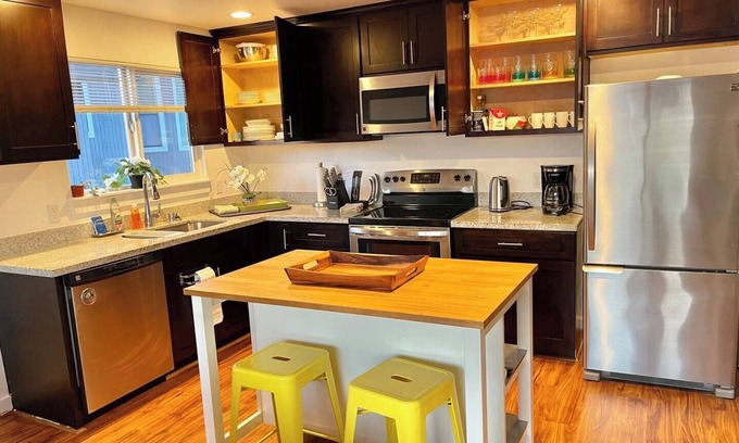 North Queen Anne House | Charming 2-bedroom house with WiFi, AC in superb Seattle 39-1
