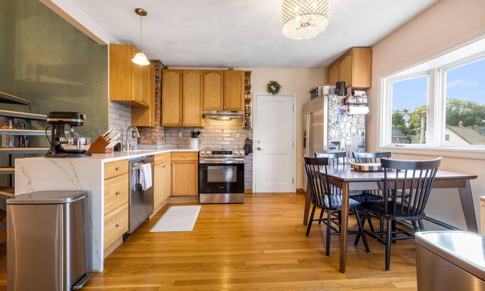 Malden House | Charming 2-bedroom house in Malden with WiFi, AC. Walking distance to the T.