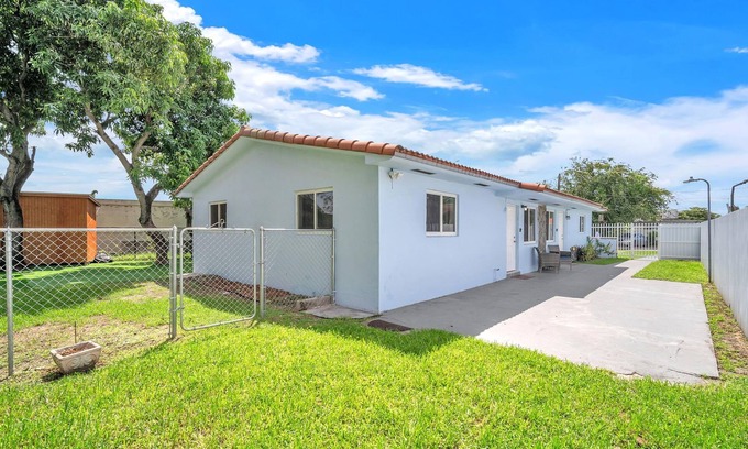 West Little Havana House | Charming 2-bedroom house in amazing Miami with AC