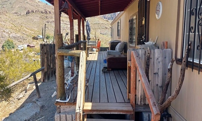 Oatman House | Charming 2-bedroom house with AC, WiFi in welcoming Oatman