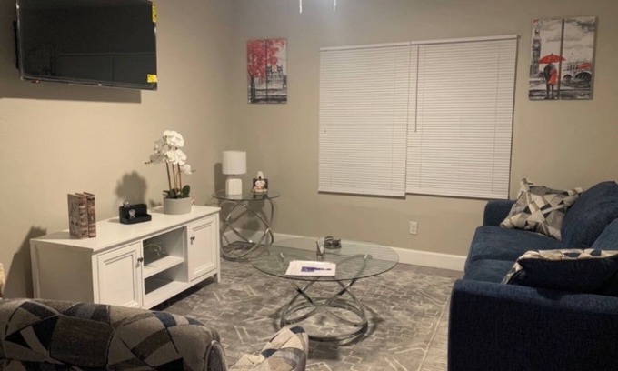 Tulsa House | Charming 2-bedroom house with WiFi and AC in Tulsa Greenwood