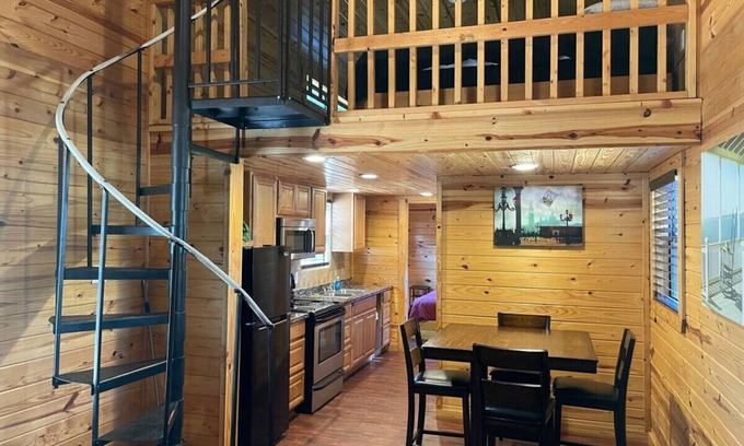 Pottsboro Cabin | Charming 2 Bedroom Lakeview Cabin: Cabin D