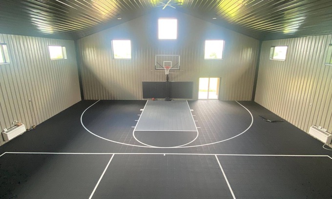 Martinsville House | Charming 2-bedroom Rec Center with basketball court in terrific Albany, MO.