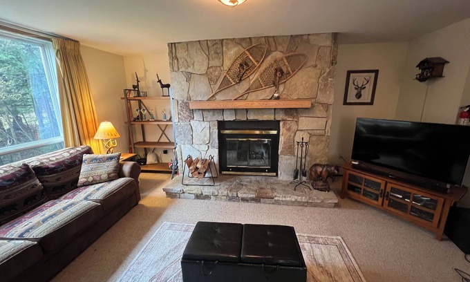 West Dover Condo | Charming 2-bedroom ski in/ski out condo on Mt. Snow with fitness, pool, WiFi