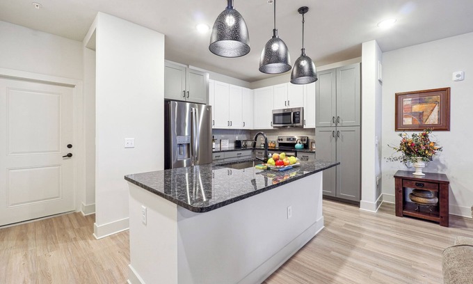 Austell House | Charming 2-Bedroom Townhome in Austell close to Battery, 6 Flags + Fitness room