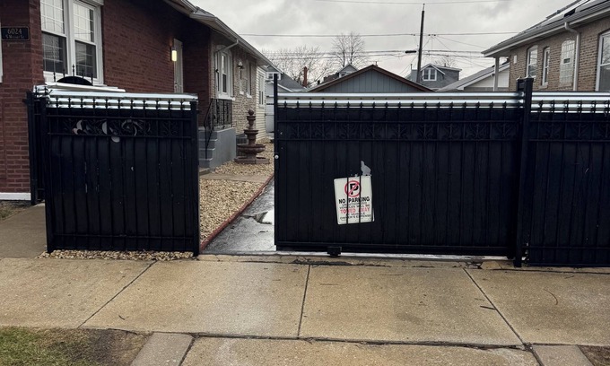Chicago Lawn House | Charming 2-bedroom townhome in brilliant Chicago with WiFi, AC