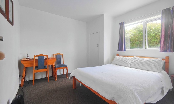 Johnsonville House | Charming 2-bedroom unit in lovely Wellington with AC, WiFi sale on now