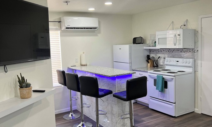 Albuquerque Condo | Charming 2-bedroom condo in wonderful Albuquerque with WiFi, AC.