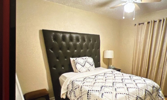 Highlands - Perkins Condo | Charming 2-bedroom apartment with WiFi, AC in marvelous Baton Rouge