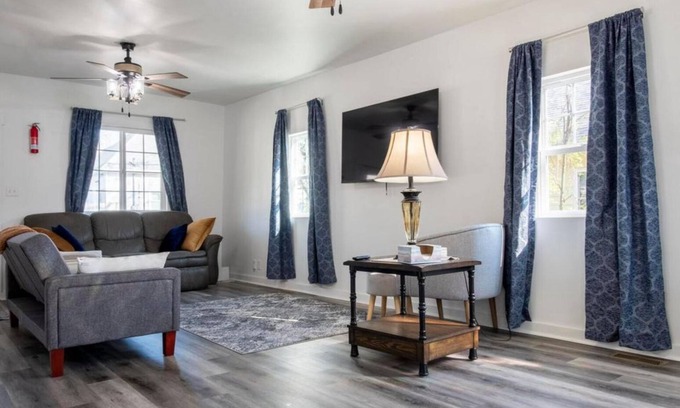 Bloomington House | Charming 2-bedroom house with AC, WiFi in delightful Bloomington