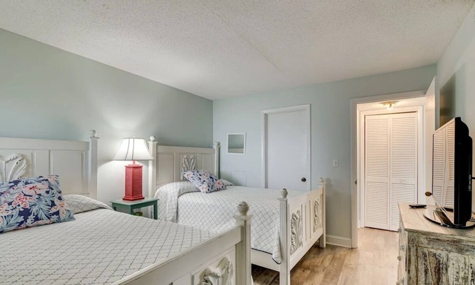 Emerald Isle Condo | Charming 2-bedroom condo. Great location and beautiful views of our Emerald Sea.