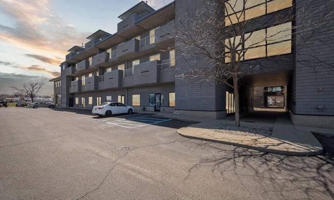Grand Haven Condo | Charming 2-bedroom condo in Grand Haven. 5 Minute Walk to Downtown!