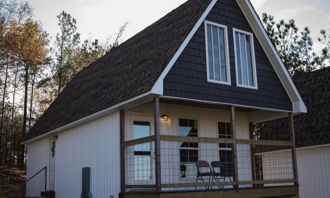 Guntersville Cabin | Charming 2-bedroom cabin with WiFi, AC 5 minutes away from Lake Guntersville