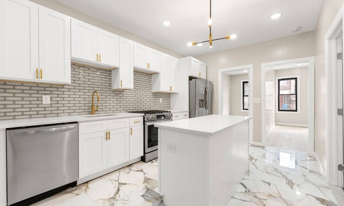 West Side Apartment | Charming 2-bedroom apartment in Jersey City & Minutes to NYC