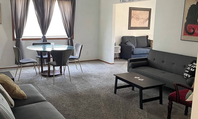 Murphysboro House | Charming 2-bedroom Condo with large driveway in Murphysboro sleeps up to10
