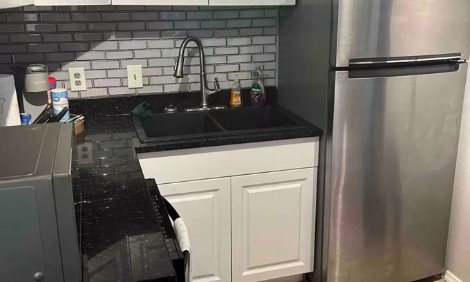 College Town House | Charming 2-bedroom townhome with WiFi and AC in Tallahassee. Walk to Stadium FSU