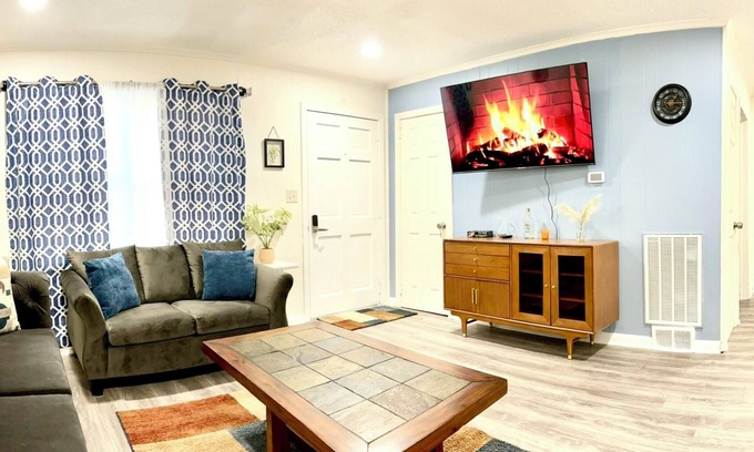 Thomasville Apartment | Charming 2-bedroom apartment in amazing Thomasville with AC, WiFi