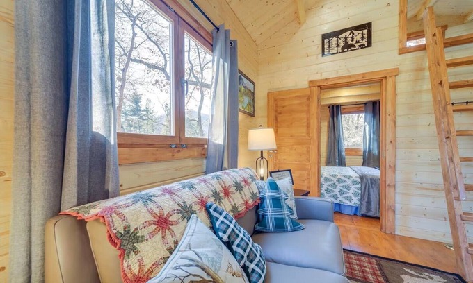 Waynesville Cottage | Charming 2-bedroom cottage with AC, WiFi in welcoming Waynesville