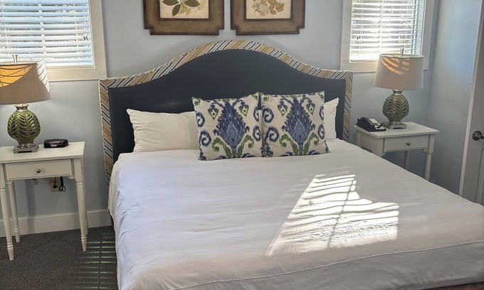 Lackey Condo | Charming 2-bedroom condo in marvelous Williamsburg with WiFi, fitness room