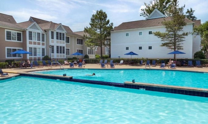 Lackey House | Charming 2-bedroom townhome in fabulous Williamsburg with AC, WiFi, fitness room