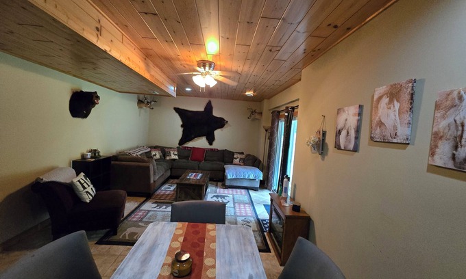 Williamsburg House | Charming 2-bedroom 1,200 sqft Countryside Suite, sleeps 9.