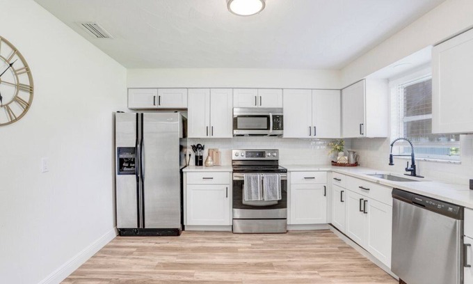 Downtown Zephyrhills House | Charming 2-bedroom house in Zephyrhills, FL