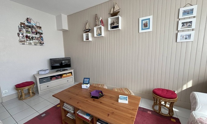 La Chaume House | Charming 2-Bedroom House with Garden Near Beach and Port Olona
