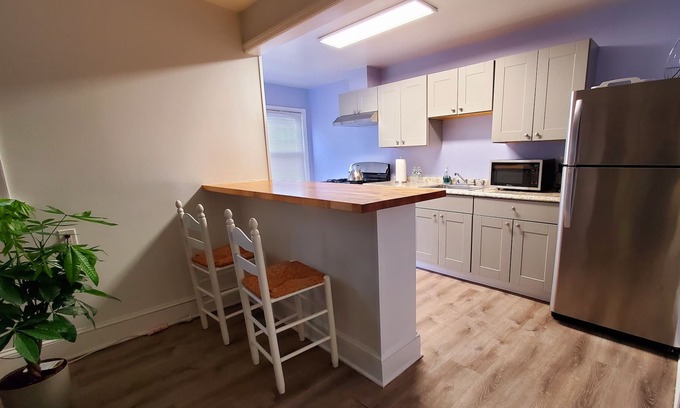 Cove - East Side - Shippan Condo | Charming 2bed, 2 baths apt 5min from the beach!