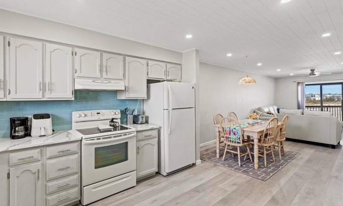 Seaside Heights Apartment | Charming 2bedroom ocean view beach front condo in Seaside Hts w pool, AC, WiFi