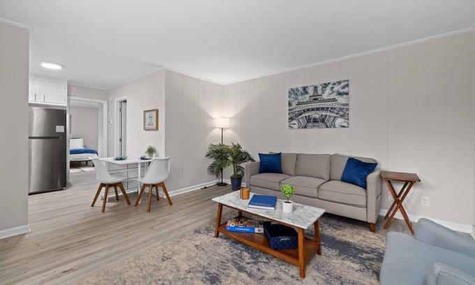 Durham Apartment | Charming 2BR 1BA Apt w/In Unit Washer & Dryer Near Duke, Downtown Durham & RTP