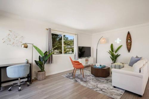 Pacifica Apartment | Charming 2BR 1Bath SofaBed with Mountain Sunset and Ocean Views