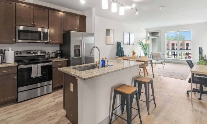 Auburn Hills Apartment | Charming 2BR/2BA | Gym & Pool